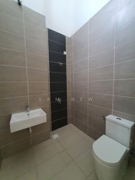 Rumah Kluster untuk Disewa di Eco Majestic (Semenyih) - Sam Hew - Bathroom - PropertyGuru.com.my