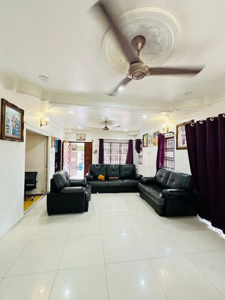 2-storey Terraced House for Sale in Desa Latania (Shah Alam) - Jason Lim - Living Room - PropertyGuru.com.my
