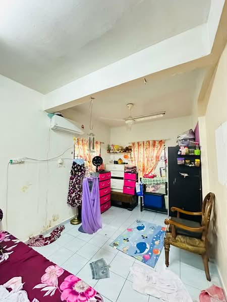 2-storey Terraced House for Sale in Desa Latania (Shah Alam) - Jason Lim - Living Room - PropertyGuru.com.my