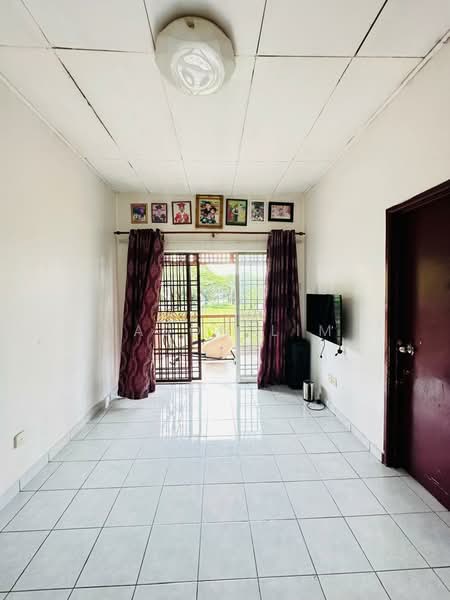 2-storey Terraced House for Sale in Desa Latania (Shah Alam) - Jason Lim - Living Room - PropertyGuru.com.my