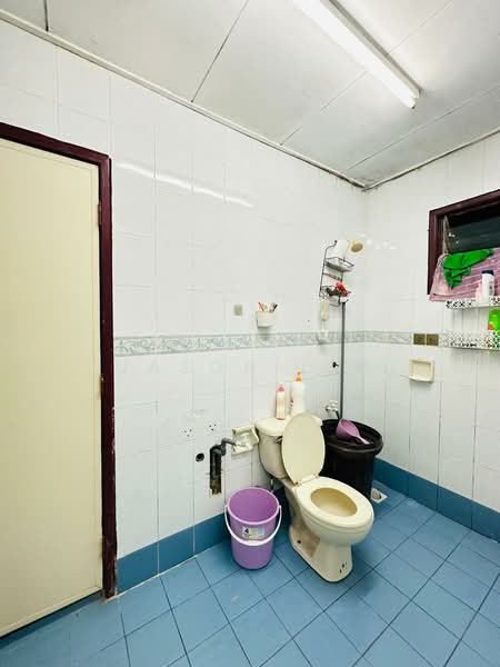 2-storey Terraced House for Sale in Desa Latania (Shah Alam) - Jason Lim - Bathroom - PropertyGuru.com.my