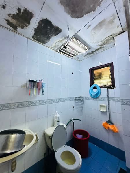 2-storey Terraced House for Sale in Desa Latania (Shah Alam) - Jason Lim - Bathroom - PropertyGuru.com.my