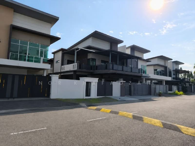 Semi-Detached House for Sale in Canary Garden (Klang) - Nor Khafadzah - Exterior - PropertyGuru.com.my