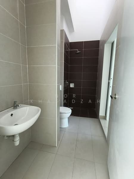 Semi-Detached House for Sale in Canary Garden (Klang) - Nor Khafadzah - Bathroom - PropertyGuru.com.my