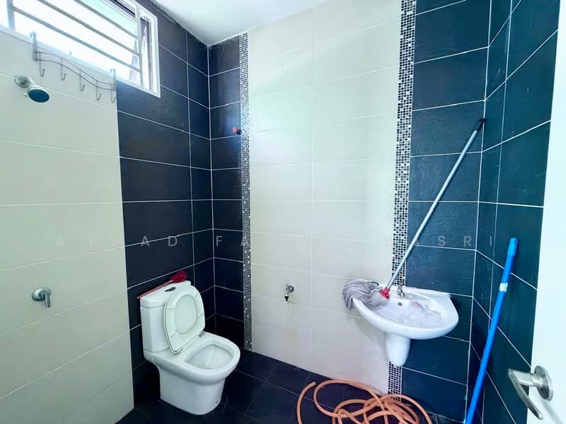 Semi-Detached House for Sale in Bemban (Melaka) - Ahmad Faizal Basri - Bathroom - PropertyGuru.com.my