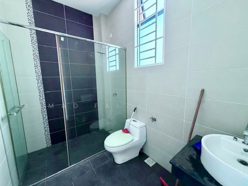 Semi-Detached House for Sale in Bemban (Melaka) - Ahmad Faizal Basri - Bathroom - PropertyGuru.com.my