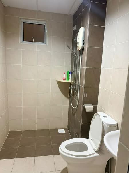 Servis Apartment untuk Dijual di Pangsapuri Tanah Emas (Golden Sands) - Kim Loh - Bathroom - PropertyGuru.com.my