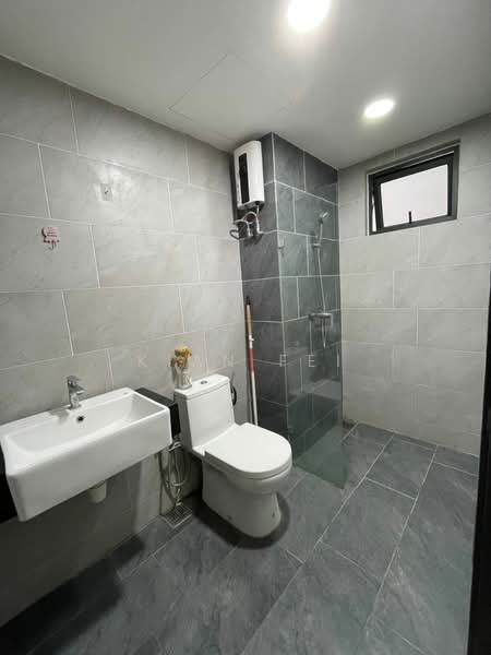 Servis Apartment untuk Disewa di Emporis - Kian Fei - Bathroom - PropertyGuru.com.my