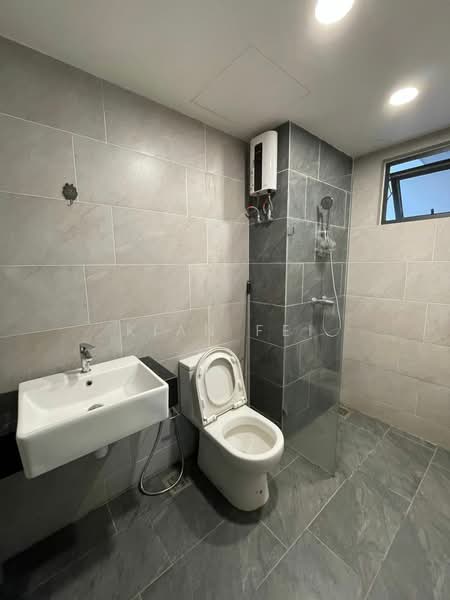 Servis Apartment untuk Disewa di Emporis - Kian Fei - Bathroom - PropertyGuru.com.my