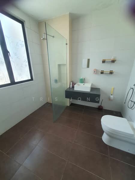 3-storey Terraced House for Sale in Rawang (Selangor) - Tris Jong - Bathroom - PropertyGuru.com.my