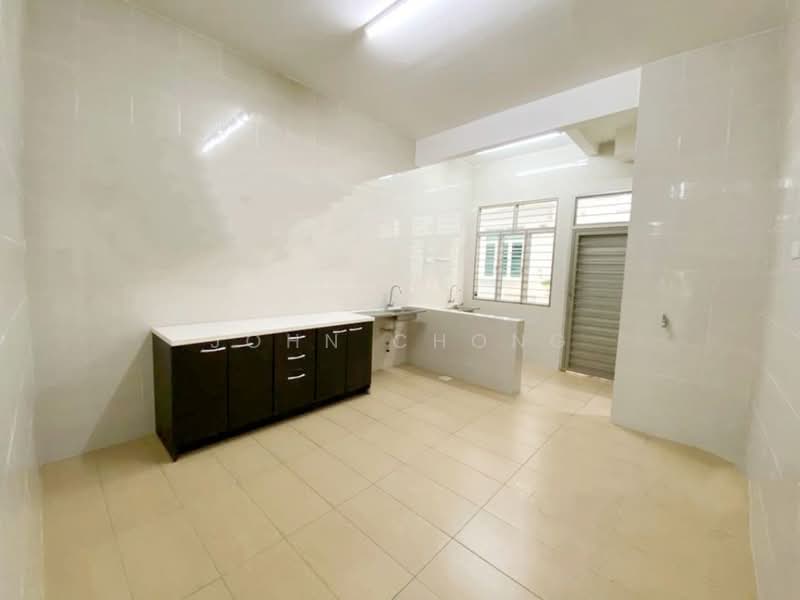 Rumah Berkembar untuk Dijual di Taman Pinggiran Putra (Seri Kembangan) - John Chong - Kitchen - PropertyGuru.com.my