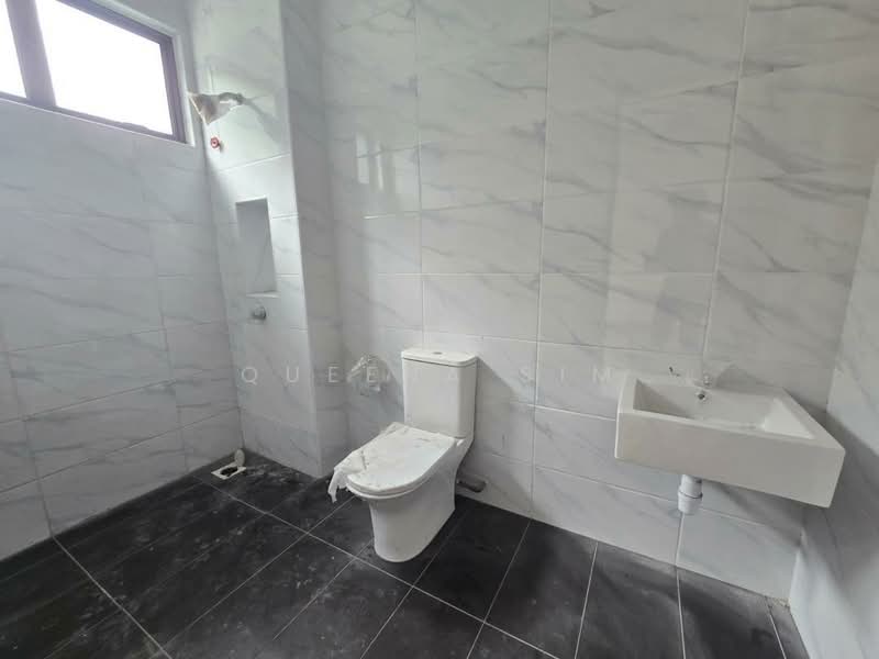 Semi-Detached House for Sale in Senai (Kulai) - Queena Sim - Bathroom - PropertyGuru.com.my