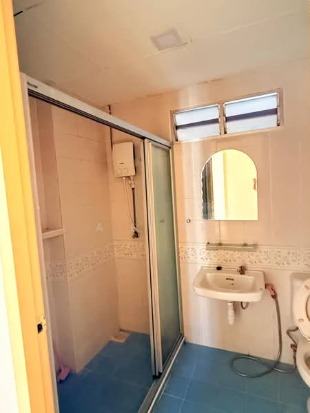 Kondominium untuk Dijual di Putra Place Condominium - A Ee Ee - Bathroom - PropertyGuru.com.my