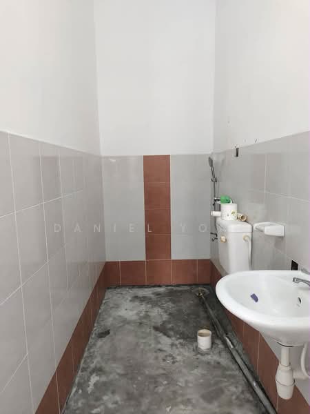 Rumah Teres 2 Tingkat untuk Dijual di Bandar Pulai Jaya (Kulai) - Daniel Yong - Bathroom - PropertyGuru.com.my