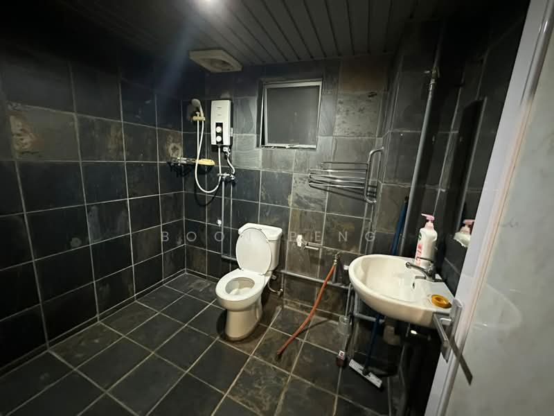 Townhouse for Rent in Bukit Jalil (Kuala Lumpur) - Boon Peng - Bathroom - PropertyGuru.com.my