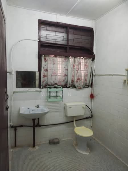 Semi-Detached House for Rent in Jasin (Melaka) - Woon . - Bathroom - PropertyGuru.com.my