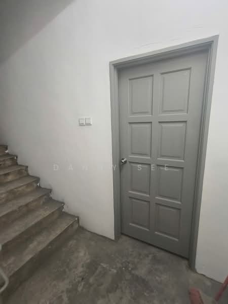 Kedai / Pejabat untuk Dijual di Bandar Indahpura (Kulai) - Danny See - Corridor - PropertyGuru.com.my