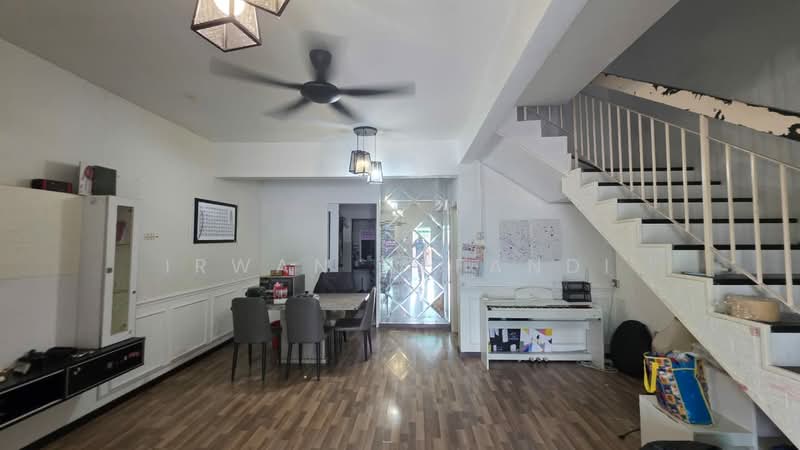 2-storey Terraced House for Sale in Bandar Saujana Putra (Tanjong Duabelas) - Irwan Affandi - Living Room - PropertyGuru.com.my