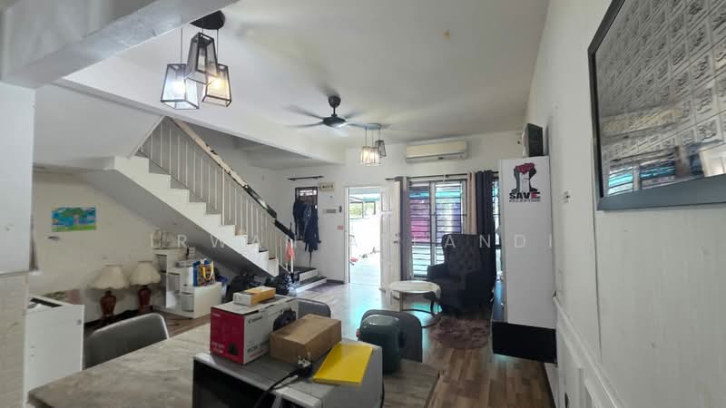 2-storey Terraced House for Sale in Bandar Saujana Putra (Tanjong Duabelas) - Irwan Affandi - Living Room - PropertyGuru.com.my
