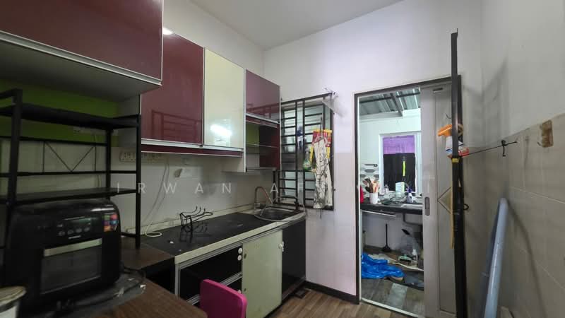 2-storey Terraced House for Sale in Bandar Saujana Putra (Tanjong Duabelas) - Irwan Affandi - Kitchen - PropertyGuru.com.my