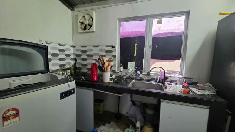 2-storey Terraced House for Sale in Bandar Saujana Putra (Tanjong Duabelas) - Irwan Affandi - Kitchen - PropertyGuru.com.my