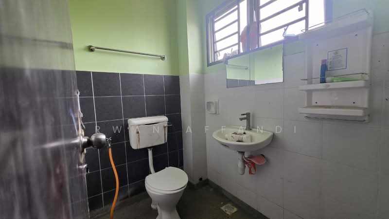 2-storey Terraced House for Sale in Bandar Saujana Putra (Tanjong Duabelas) - Irwan Affandi - Bathroom - PropertyGuru.com.my