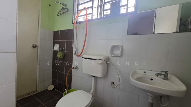 2-storey Terraced House for Sale in Bandar Saujana Putra (Tanjong Duabelas) - Irwan Affandi - Bathroom - PropertyGuru.com.my
