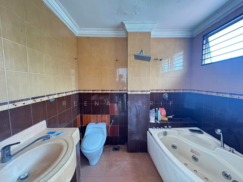 Rumah Teres 2 Tingkat untuk Dijual di Ampang (Selangor) - Reena Sarif - Bathroom - PropertyGuru.com.my