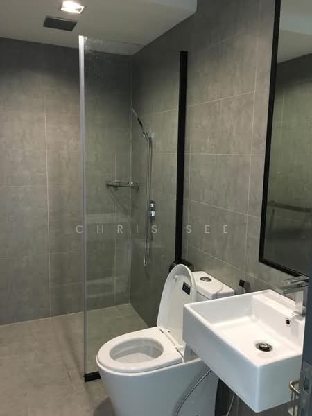 Servis Apartment untuk Disewa di The Square @ One City - Chris See - Bathroom - PropertyGuru.com.my