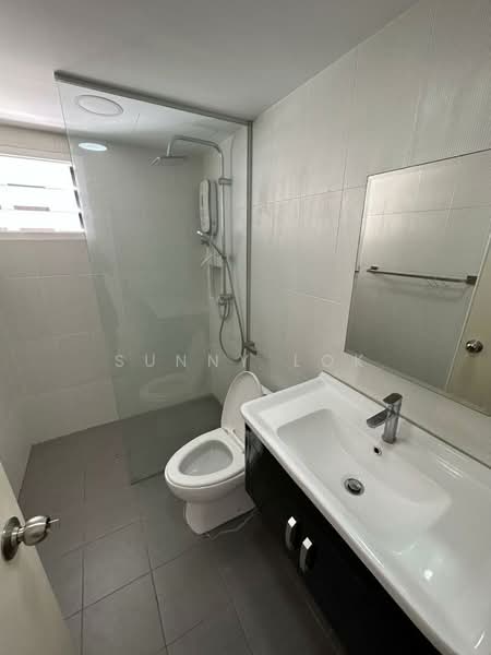 Kondominium untuk Dijual di Gurney Park Condominium - Sunny Lok - Bathroom - PropertyGuru.com.my
