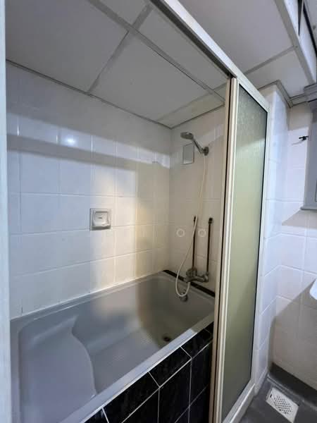 Condominium for Rent at Marina Bay Condominium - Jeff Ooi - Bathroom - PropertyGuru.com.my