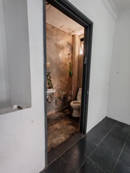 Kilang untuk Disewa di Sungai Buloh (Selangor) - Ng Moon Tsing - Bathroom - PropertyGuru.com.my
