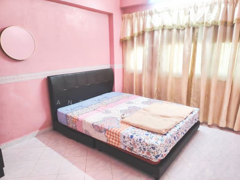 Pangsapuri untuk Disewa di Taman Jubilee Phase 4 - Andrew Chow - Bedroom - PropertyGuru.com.my