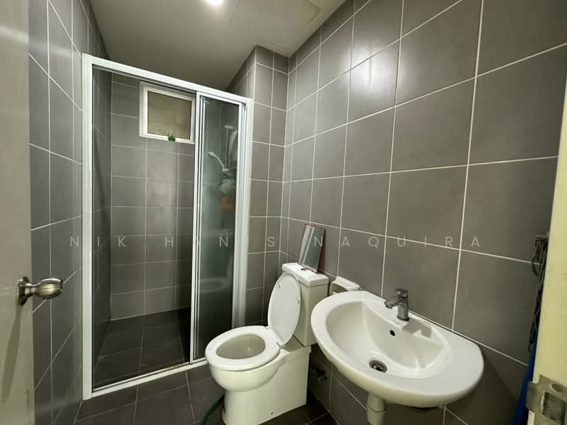 Service Residence for Rent at Savanna Executive Suite @ Southville City - Nik Hanis Naquira - Bathroom - PropertyGuru.com.my