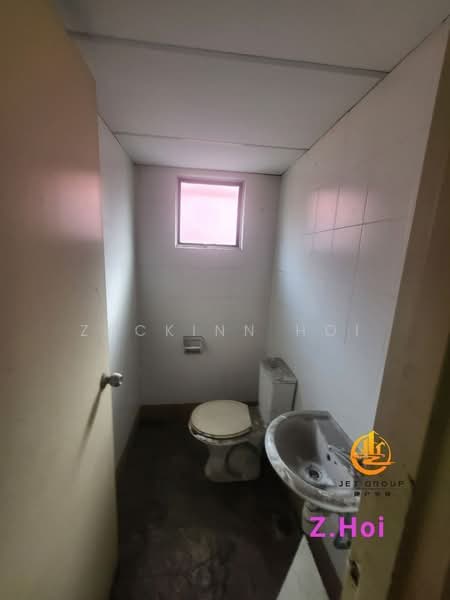Shop for Rent in Bandar Parklands (Klang) - Zackinn Hoi - Bathroom - PropertyGuru.com.my