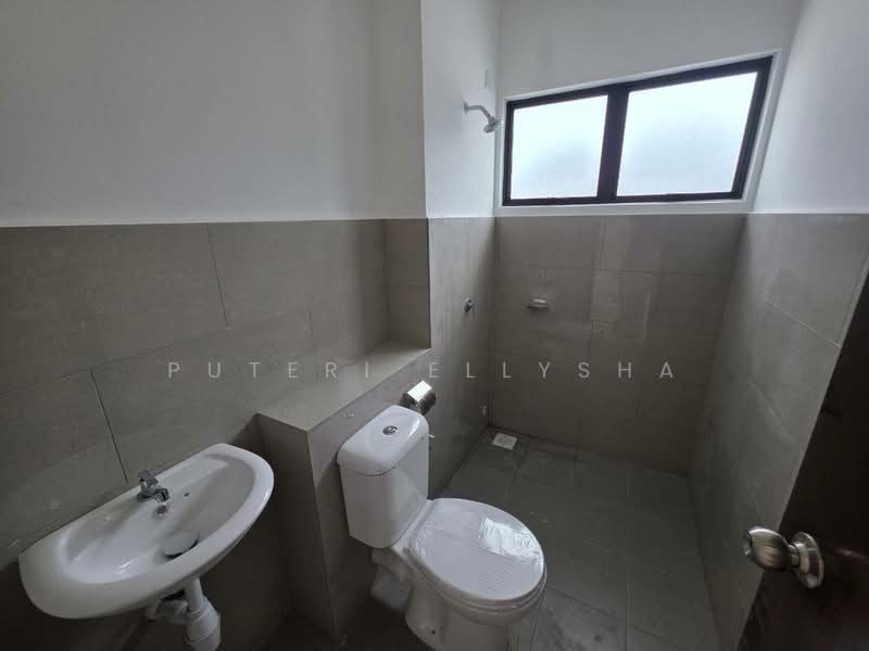 Rumah Teres 2 Tingkat untuk Dijual di Bukit Sentosa (Rawang) - Puteri Ellysha - Bathroom - PropertyGuru.com.my