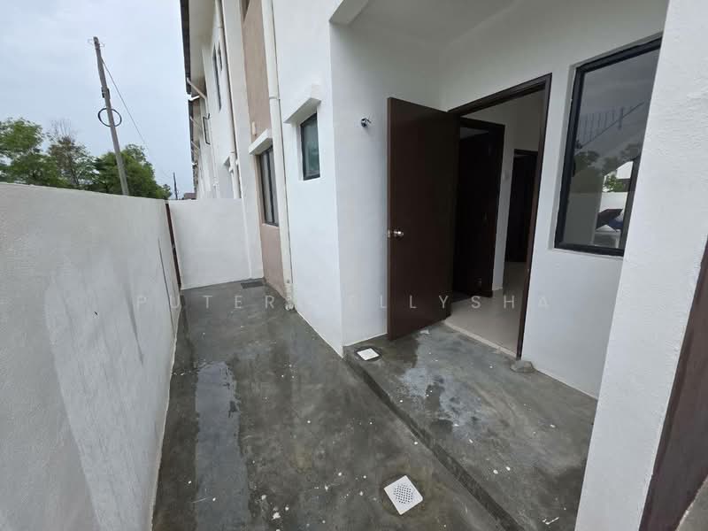 Rumah Teres 2 Tingkat untuk Dijual di Bukit Sentosa (Rawang) - Puteri Ellysha - Exterior - PropertyGuru.com.my