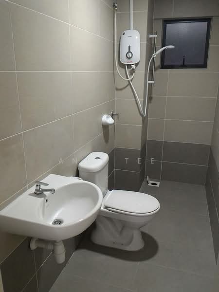 Servis Apartment untuk Disewa di Alam Sanjung - Andy Tee - Master Bathroom with Water Heater - PropertyGuru.com.my
