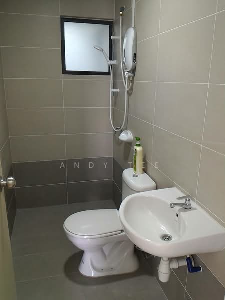 Servis Apartment untuk Disewa di Alam Sanjung - Andy Tee - 2nd Bathroom with Water Heater - PropertyGuru.com.my