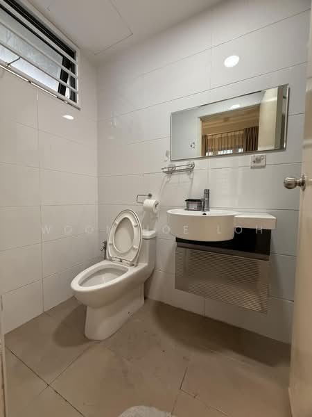 Servis Apartment untuk Disewa di SkyVille 8 @ Benteng 8 - Woon Hoe Loh - Bathroom - PropertyGuru.com.my