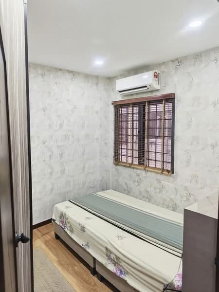 Pangsapuri untuk Dijual di Teratai Mewah Apartment Block 4 & 6 - Annie How - Bedroom - PropertyGuru.com.my