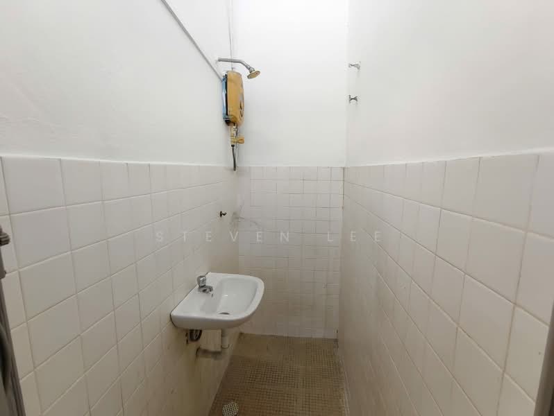 Rumah Teres 1 Tingkat untuk Dijual di Taman Bukit Teratai (Serendah) - Steven Lee - Bathroom - PropertyGuru.com.my