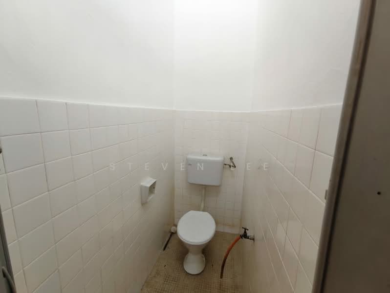 Rumah Teres 1 Tingkat untuk Dijual di Taman Bukit Teratai (Serendah) - Steven Lee - Bathroom - PropertyGuru.com.my