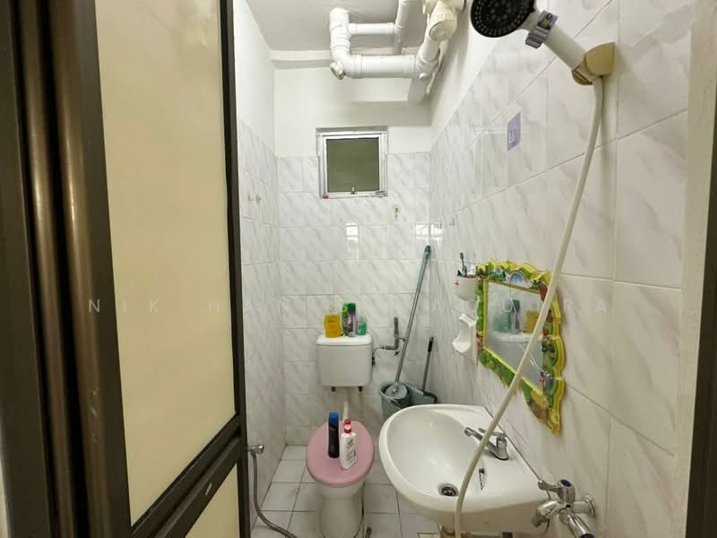 Apartment for Rent at Cheras Utama - Nik Hanis Naquira - Bathroom - PropertyGuru.com.my