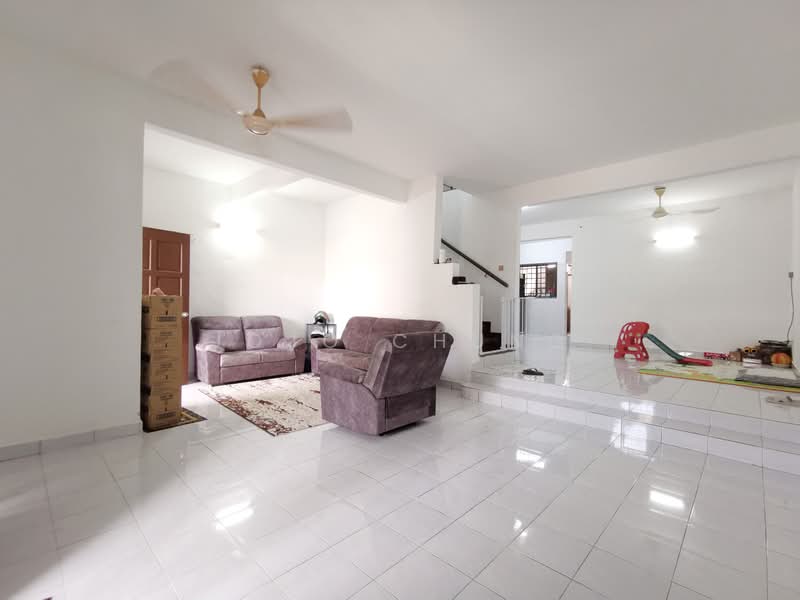 2-storey Terraced House for Sale in Taman Mount Austin (Tebrau) - Jojo Chung - Living Room - PropertyGuru.com.my