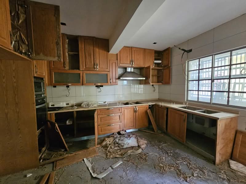2.5-storey Terraced House for Sale in Petaling Jaya (Selangor) - Emerlyne Shum - Kitchen - PropertyGuru.com.my