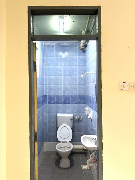 Pangsapuri untuk Dijual di Mentari Court - Olivia . - Bathroom - PropertyGuru.com.my