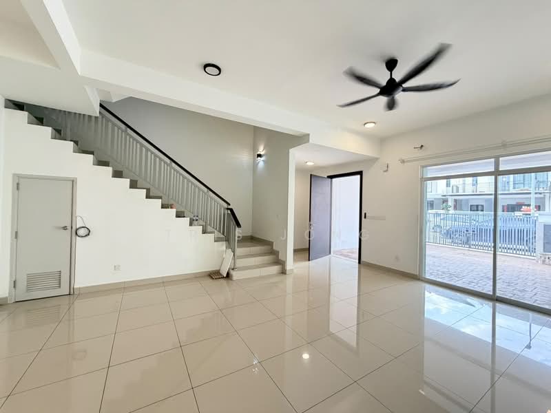 Rumah Teres 2 Tingkat untuk Dijual di Rawang (Selangor) - Tris Jong - Living Room - PropertyGuru.com.my