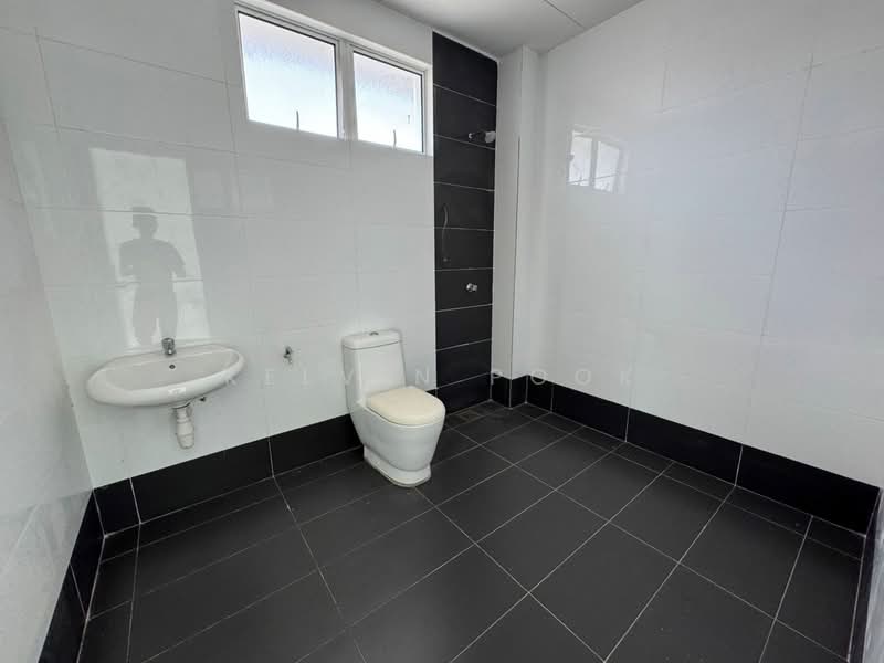 Semi-Detached House for Sale in Port Dickson (Negeri Sembilan) - Kelvin Pook - Bathroom - PropertyGuru.com.my