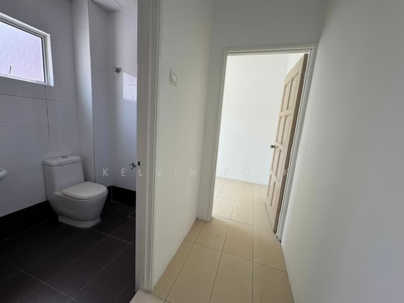 Semi-Detached House for Sale in Port Dickson (Negeri Sembilan) - Kelvin Pook - Bathroom - PropertyGuru.com.my